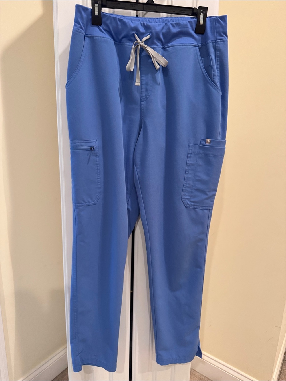 Figs women’s Ciel Blue Yola skinny
Large/tall. Standard hospital blue color